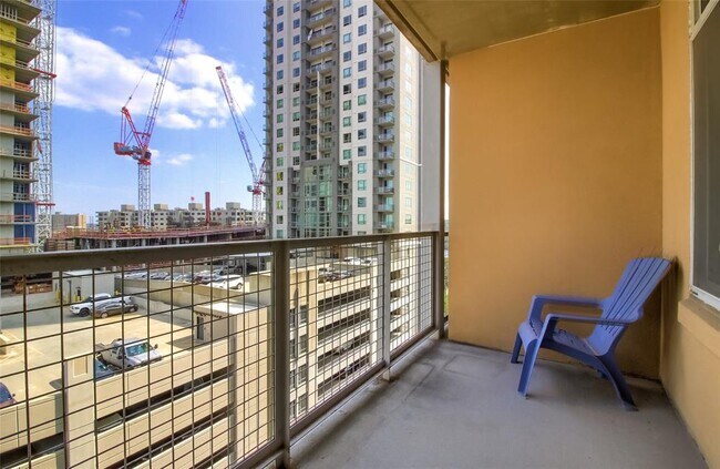 Building Photo - 54 Rainey St