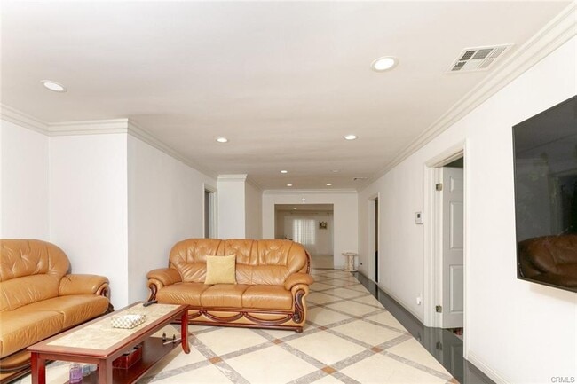 Building Photo - 7935 Hazeltine Ave