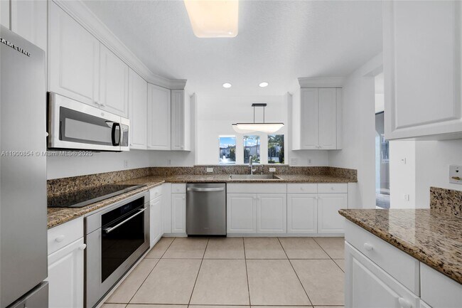 Building Photo - 21025 NE 31st Ave