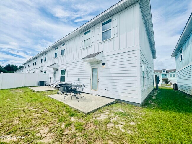 Building Photo - 7478 Shadow Lake Dr