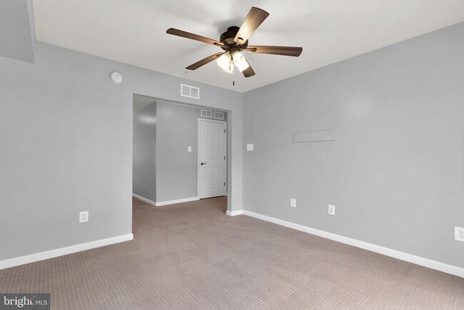 Building Photo - 9713 Glassy Creek Way