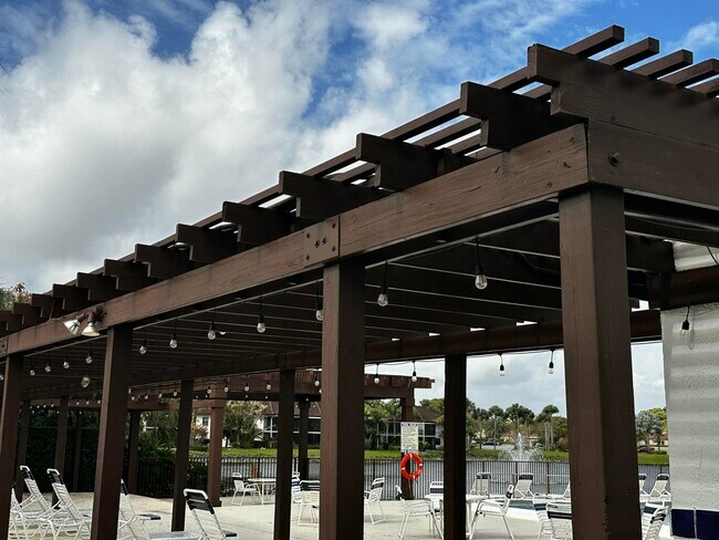 Building Photo - 6142 SE Landing Way