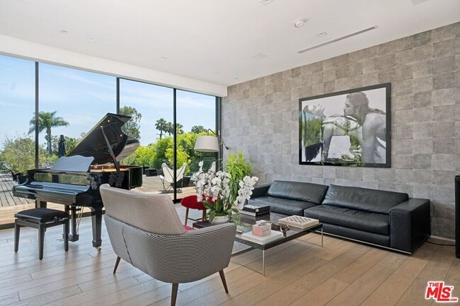 Building Photo - 9570 Sunset Blvd