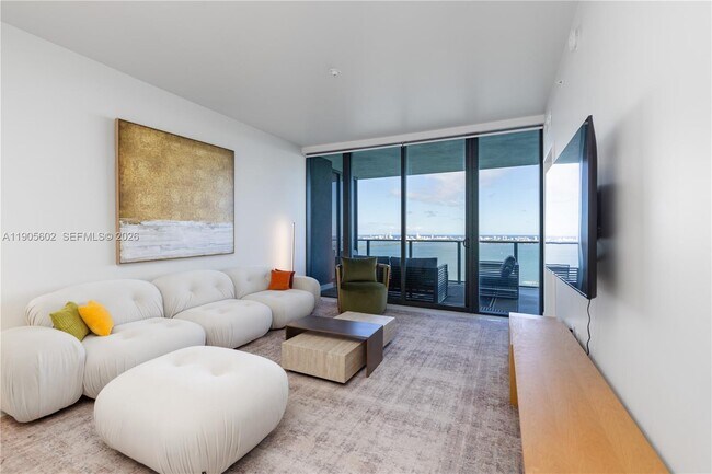 Building Photo - 700 NE 24th St