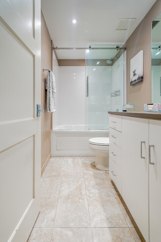 Building Photo - 1212 N Lake Shore Dr