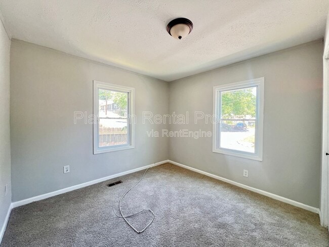 Building Photo - 440 Roy St SW