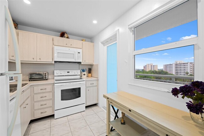 Building Photo - 201 N Ocean Blvd