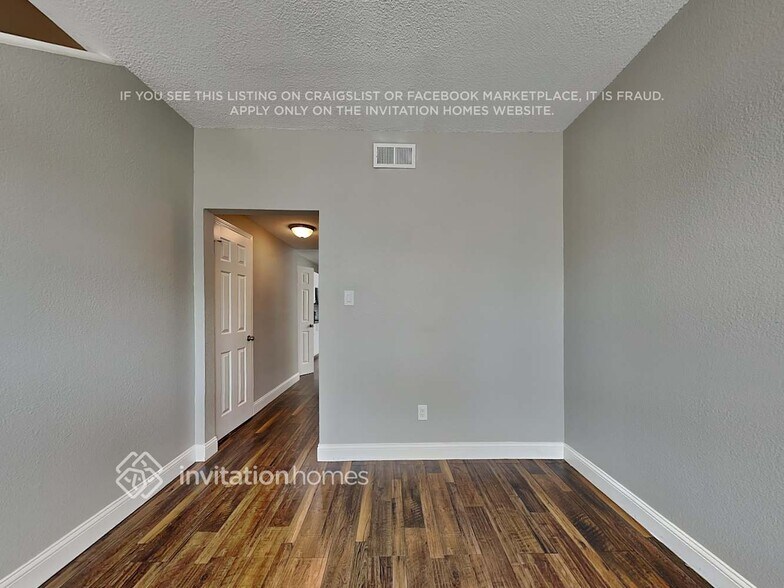 Building Photo - 7992 Roundtable Rd