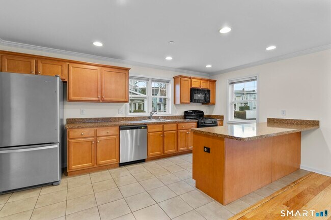 Building Photo - 15 W Main St