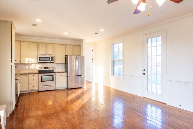 Building Photo - 3831 Meadow View Ln