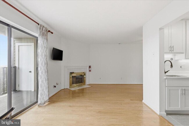 Building Photo - 3217 Wisconsin Ave NW