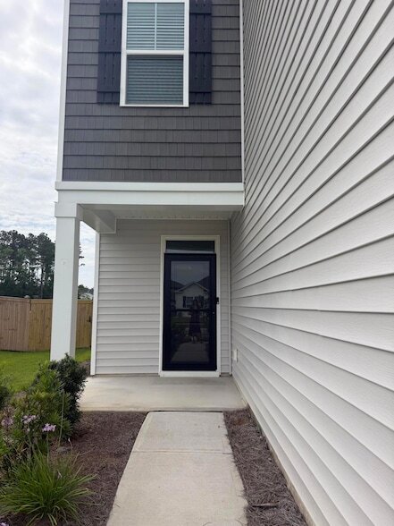 Building Photo - 742 Ladywood Dr