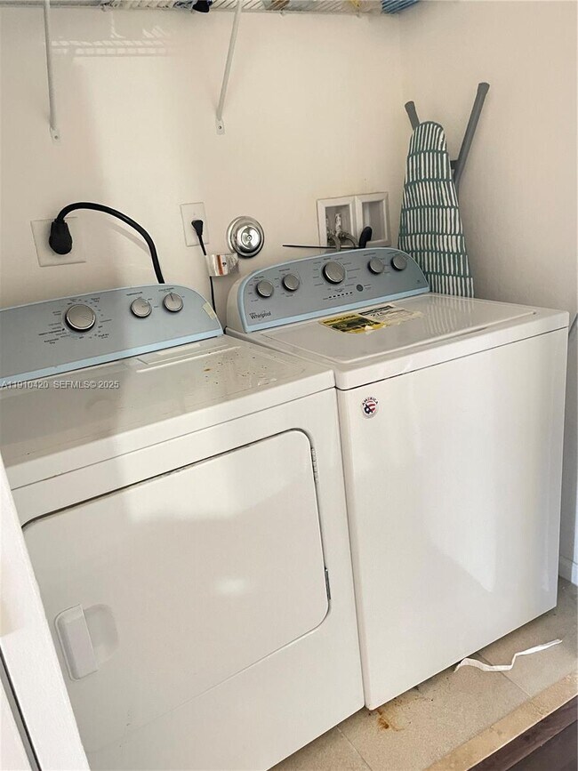 Building Photo - 27563 SW 139th Pl