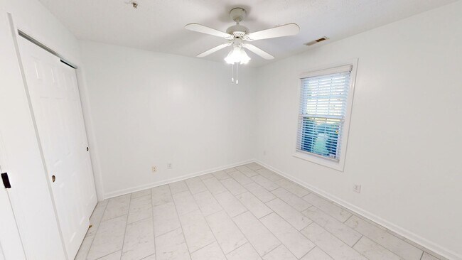 Building Photo - 3 Bedroom Condo in Kings Grant w/ Luxury Updates!