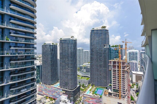 Building Photo - 1010 Brickell Ave