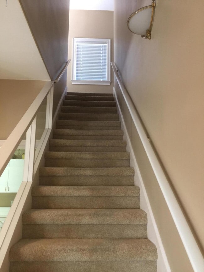 Building Photo - 631 Amberjack Dr