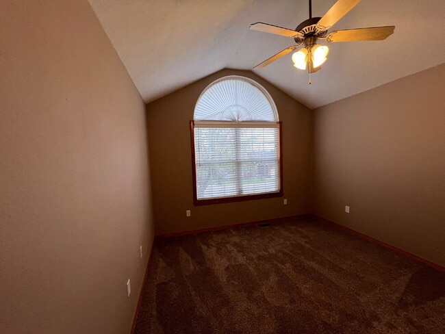 Building Photo - 3BR / 2BA  - with Fenced in backyard