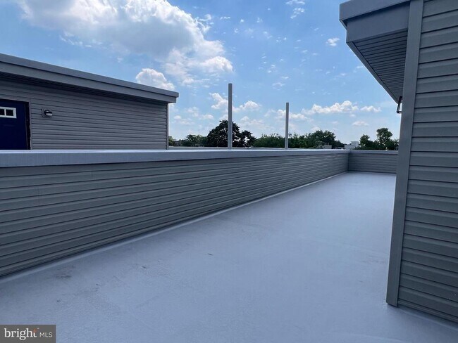 Building Photo - 5239 Chancellor St