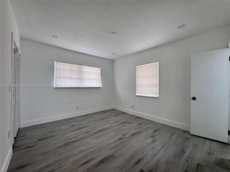 Building Photo - 8430 SW 32nd St