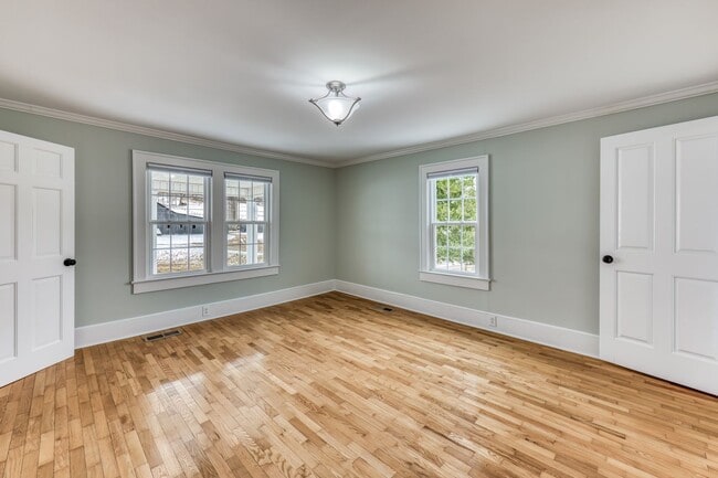 Building Photo - 5 Bedroom / 3.5 Bath Home Blountville, TN