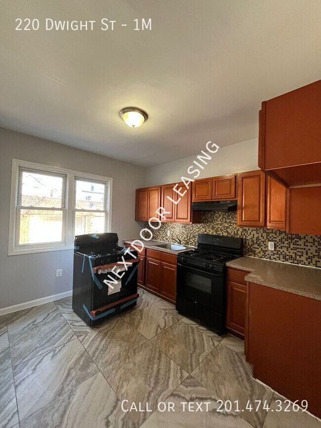 Building Photo - 220 Dwight St