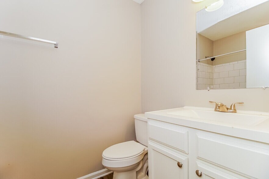 Building Photo - 6725 Barrington Dr