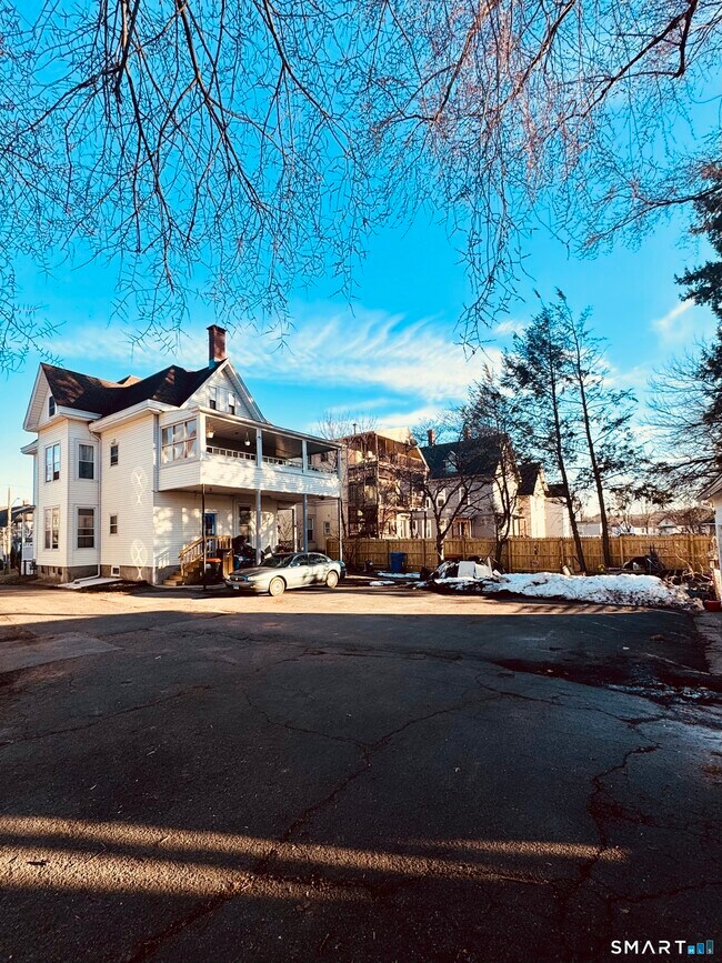 Building Photo - 47 Linsley Ave