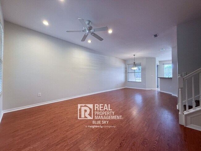 Building Photo - 2047 Park Crescent Dr