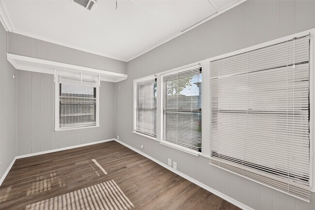 Building Photo - 1507 Laird St