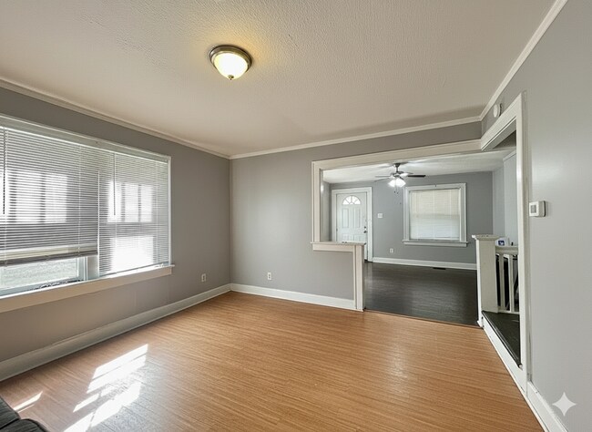Building Photo - For Rent 3 Bedroom Townhouse on a Quiet Street