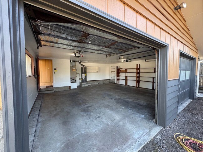 Building Photo - 3 Bed 2 Bath Home