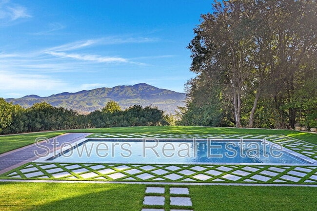 Building Photo - 345 Montair Dr