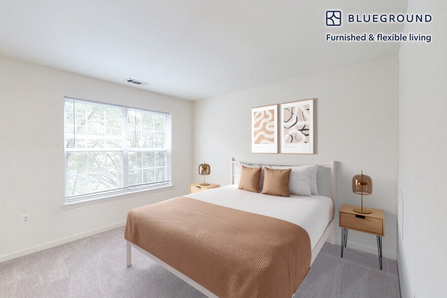 Building Photo - 15717 Winners Dr