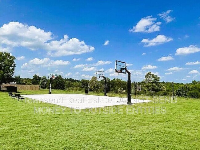 Building Photo - 4211 Cherry Hill Ln