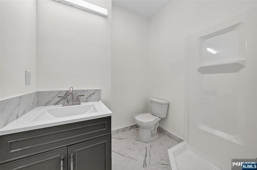 Building Photo - 66 Boulevard