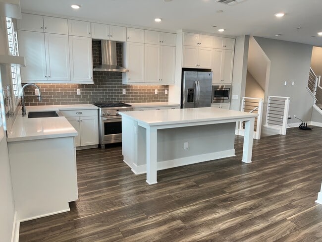 Building Photo - Cessna Lane