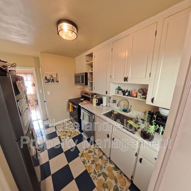 Building Photo - 1333 N Alberta St