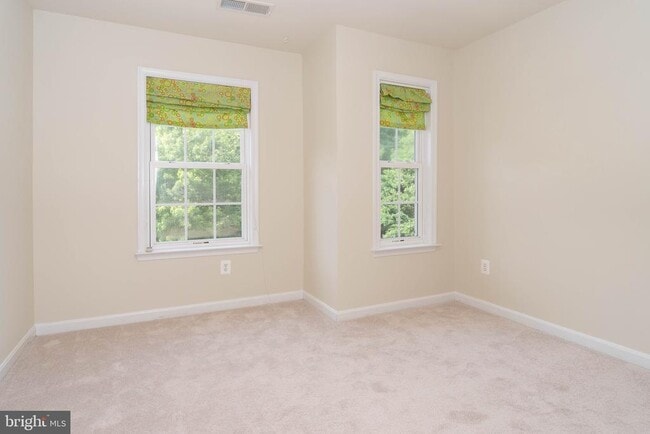 Building Photo - 3351 Beechcliff Dr