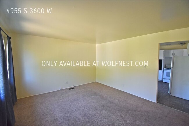 Building Photo - Beautiful 2 Bed Taylorsville Unit! No Depo...