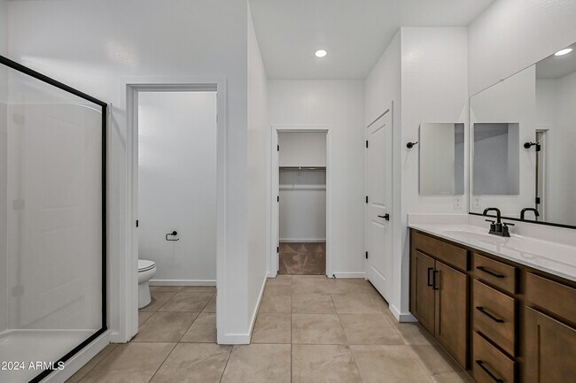 Building Photo - 25303 W Bowker St