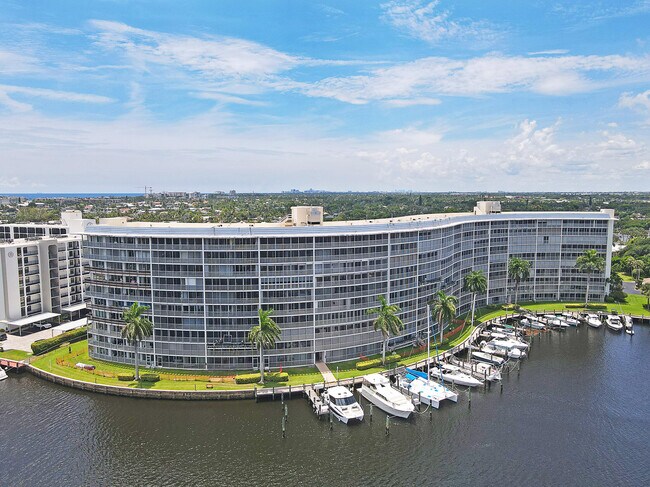 Building Photo - 1523 E Hillsboro Blvd