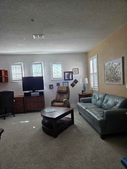 Building Photo - 5356 Mang Pl