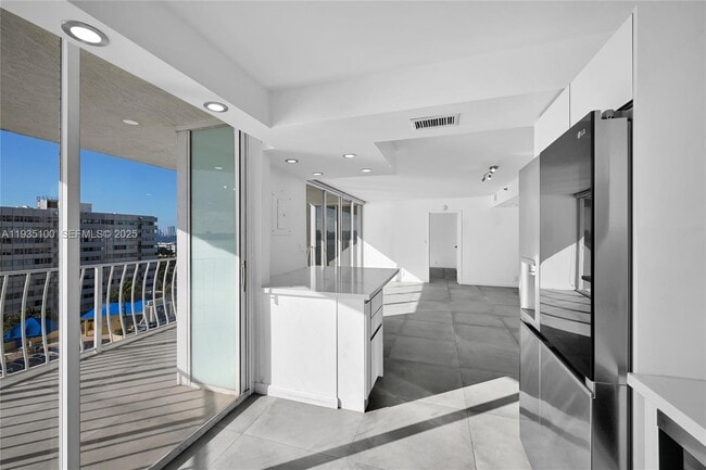 Building Photo - 7601 E Treasure Dr