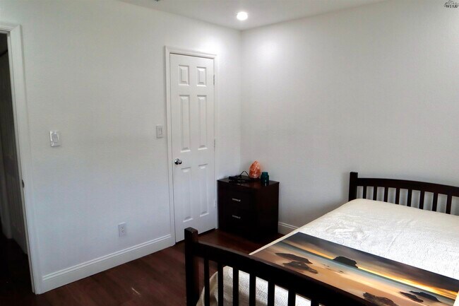 Building Photo - 19 Pilot Point Dr