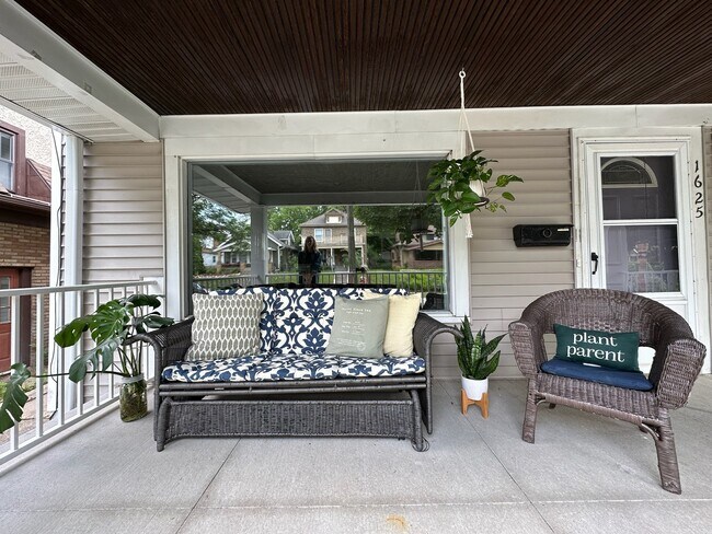 Building Photo - 1625 Wealthy St SE