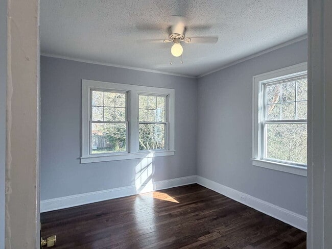 Building Photo - Rare Downtown Asheville Rental: 3BR/2BA House with Huge Yard & City Convenience- Dogs allowed!