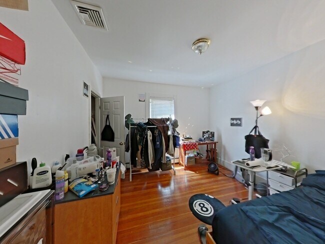 Building Photo - 29 Brackett St