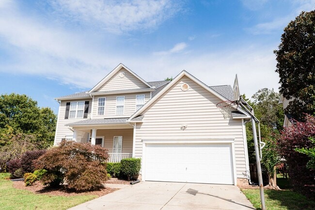 Building Photo - Stunning 6 bedroom 2.5 bathroom corner lot...