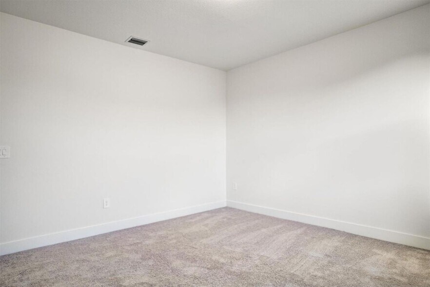Building Photo - 12328 Green Oak Dr