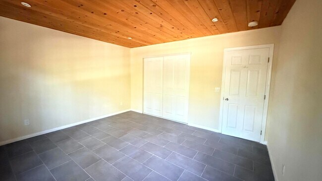 Building Photo - 52830 Pine Cove Rd